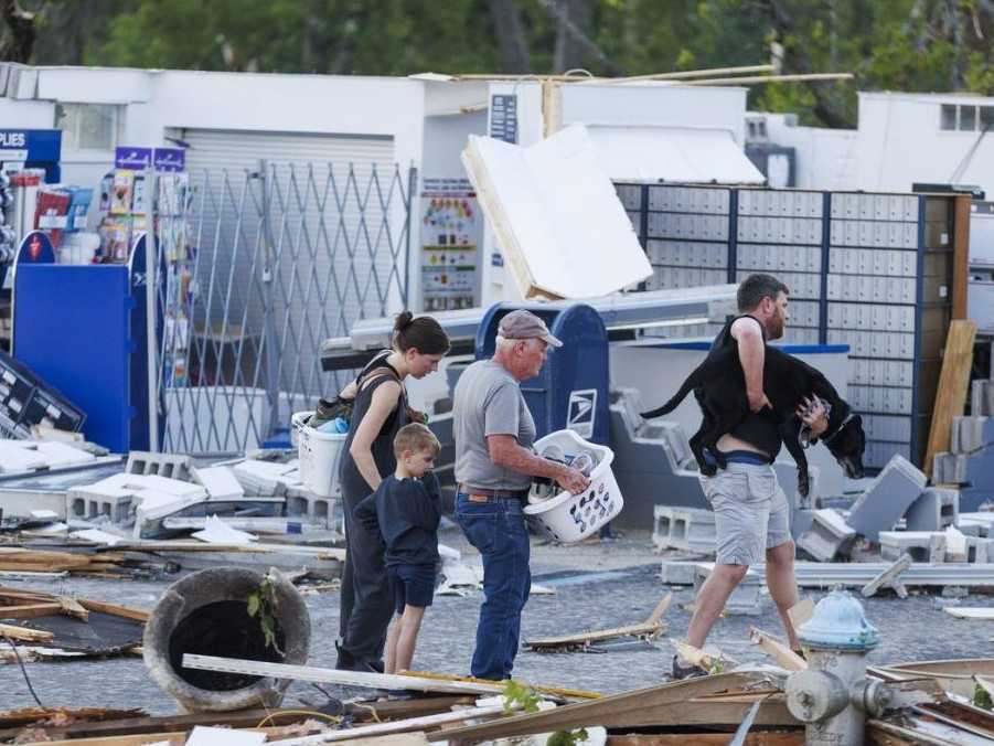 Na snímke spôsobené škody búrkami.