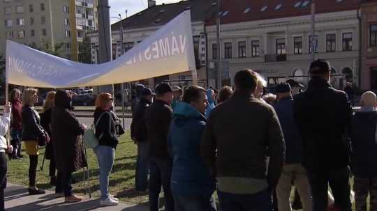 ľudia na proteste