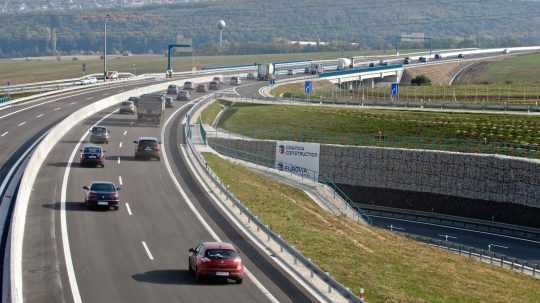 Archívna snímka cesty R1 R1 medzi Nitrou a Tekovskými Nemcami.