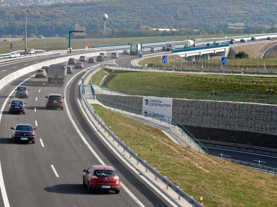 Archívna snímka cesty R1 R1 medzi Nitrou a Tekovskými Nemcami.