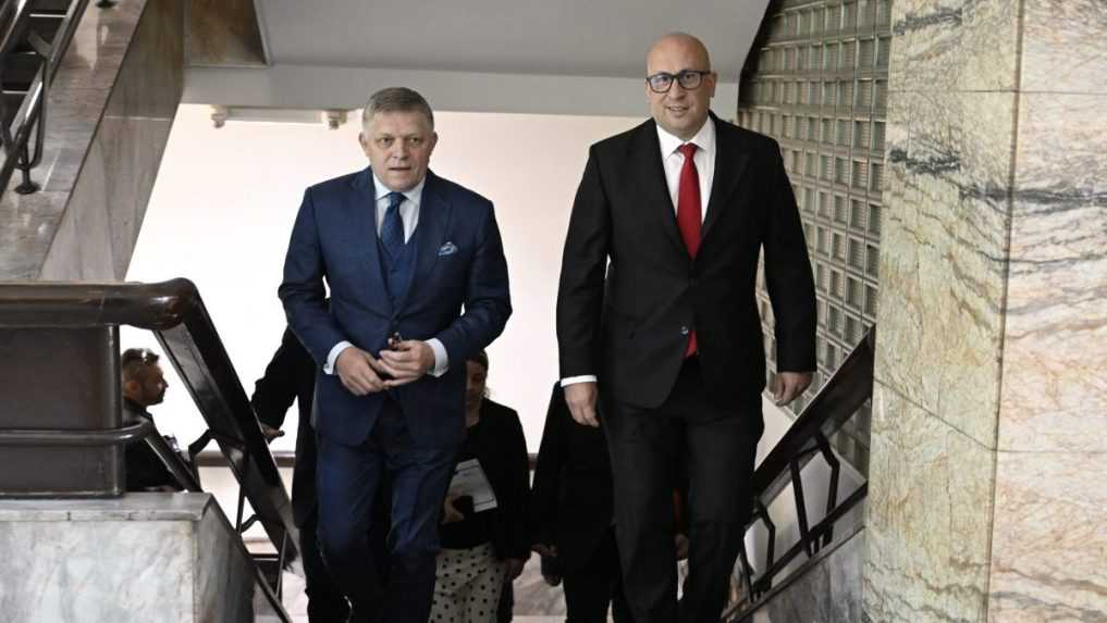 Minister dopravy J. Ráž naplnil 40 percent cieľov, uviedol R. Fico. Zdôraznil obnovy obchvatov i železničné siete