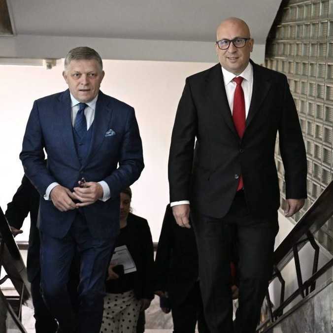Minister dopravy J. Ráž naplnil 40 percent cieľov, uviedol R. Fico. Zdôraznil obnovy obchvatov i železničné siete