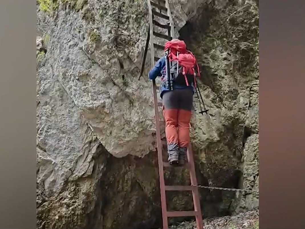 Sokoliu dolinu v Slovenskom raji uzavreli, príčinou je uvoľnený rebrík. Turistom by hrozilo nebezpečenstvo