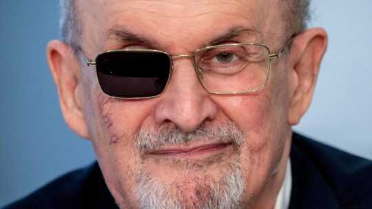 Spisovateľ Salman Rushdie.