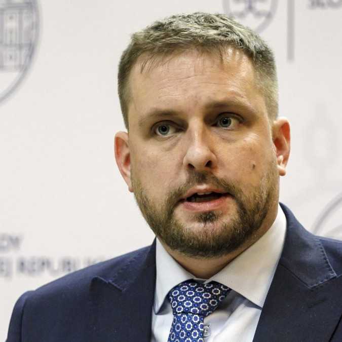 Súčasťou výstavby nemocnice vo Vajnoroch musí byť aj dopravné riešenie, hovorí starosta. Lekári s miestom nesúhlasia