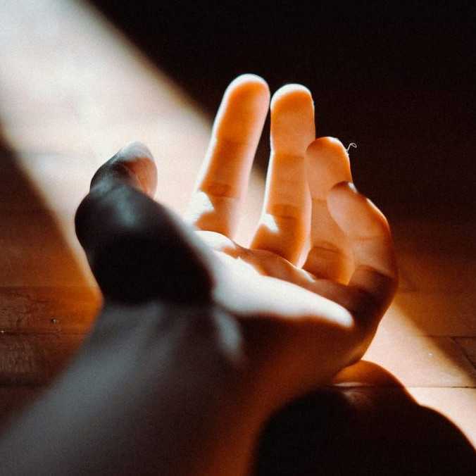 Ľudia a iné živé tvory vyžarujú slabé viditeľné svetlo, ktoré po smrti mizne, zistili vedci