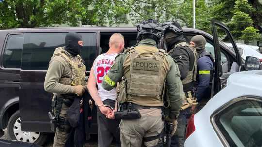 Polícia zadržala muža a ženu.