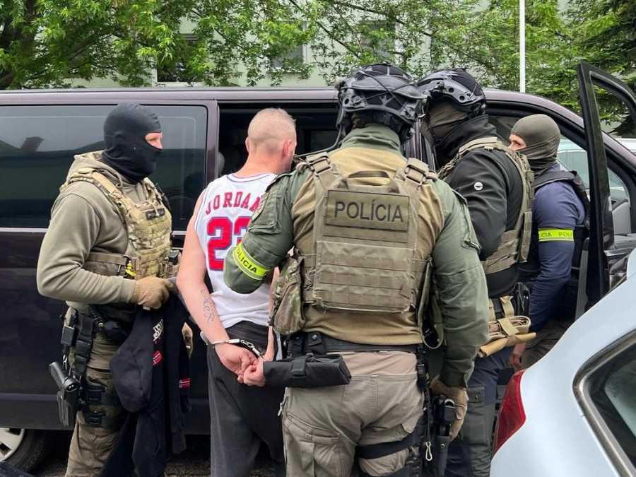 Polícia zadržala muža a ženu.