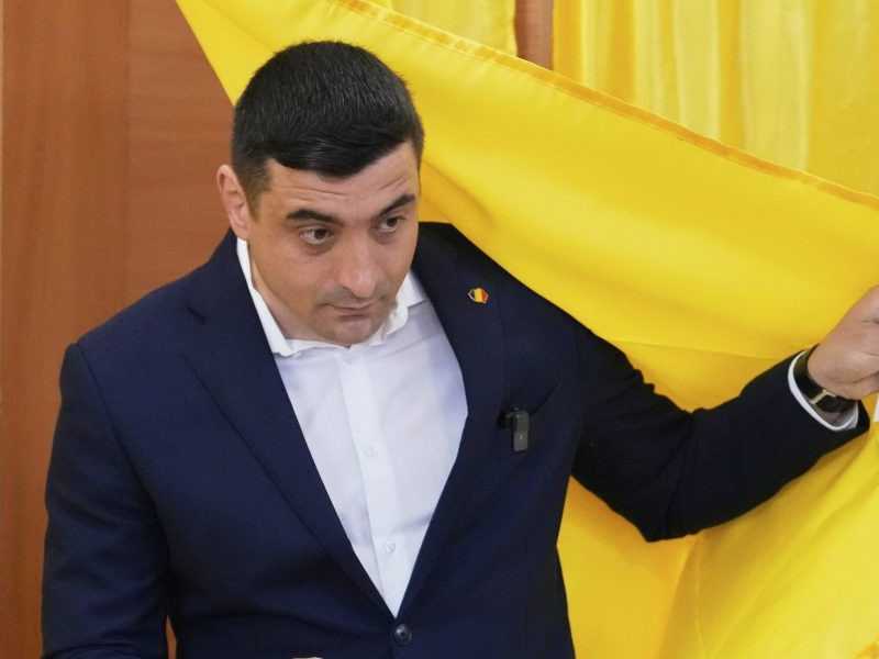 Kandidát na rumunského prezidenta George Simion.