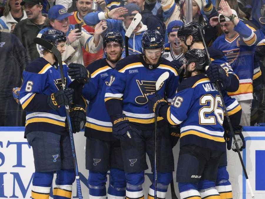 Hokejisti St. Louis Blues sa tešia z gólu.