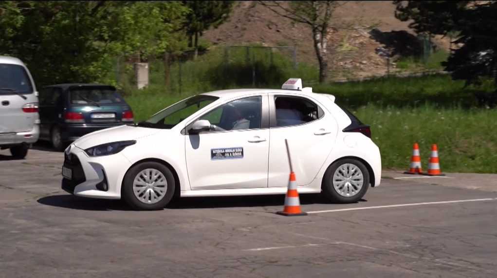 Bezplatný kurz autoškoly pre seniorov v Považskej Bystrici využilo 30 ľudí. Jazdy im „ušili“ na mieru