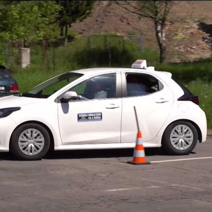 Bezplatný kurz autoškoly pre seniorov v Považskej Bystrici využilo 30 ľudí. Jazdy im „ušili“ na mieru