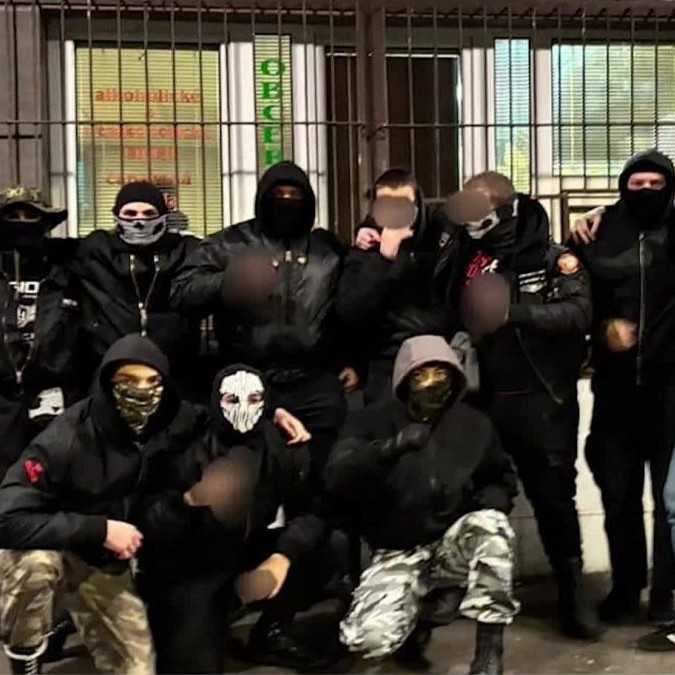 Akcia Valhalla: Policajti zadržali desiatky extrémistov, ktorí napádali ľudí v Bratislave. Väčšina z nich sú mladiství