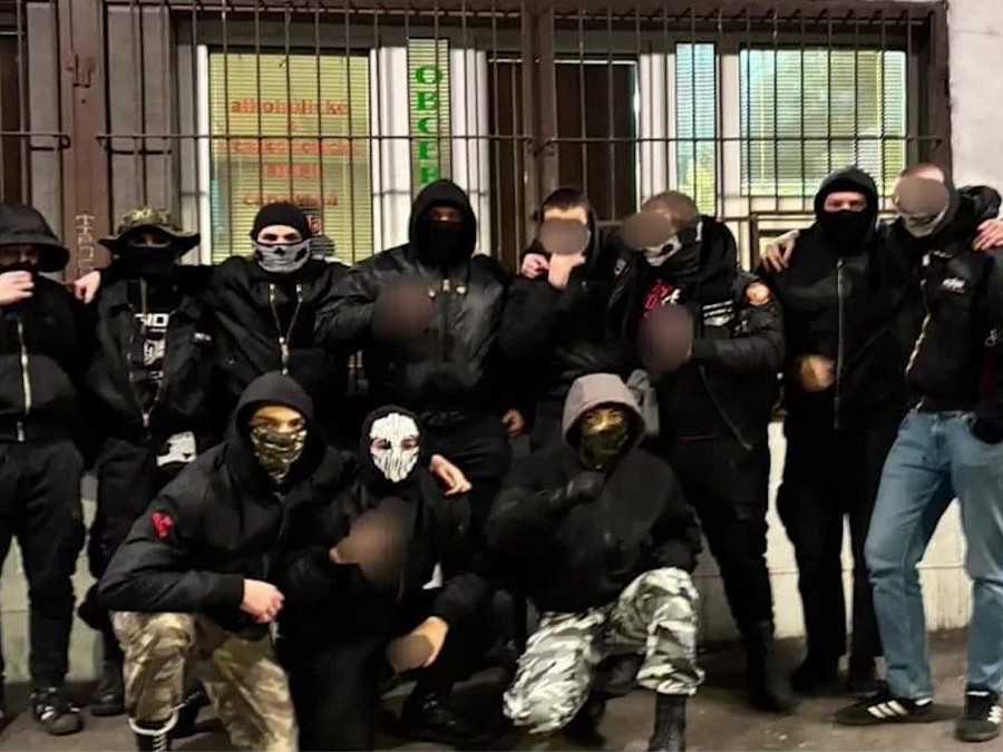 Akcia Valhalla: Policajti zadržali desiatky extrémistov, ktorí napádali ľudí v Bratislave. Väčšina z nich sú mladiství