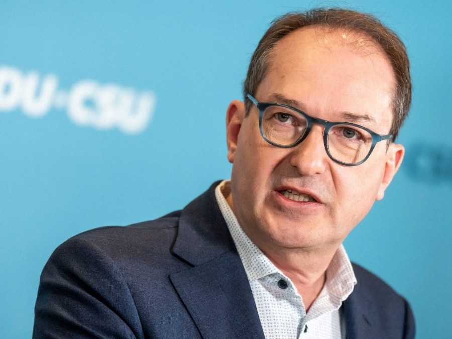 Na snímke Alexander Dobrindt.