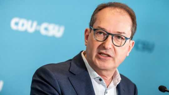Na snímke Alexander Dobrindt.