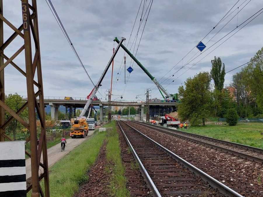 Železničná trať v úseku Poprad-Tatry a Vydrník.
