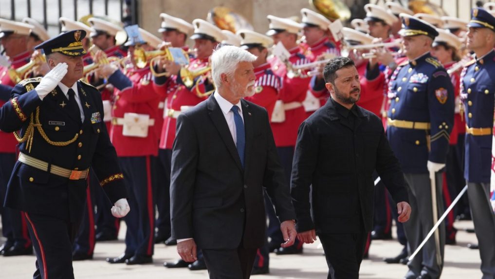 Ukrajina potrebuje viac sankcií proti Rusku, vyhlásil Zelenskyj po stretnutí s českým prezidentom v Prahe