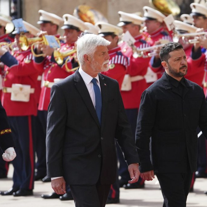 Ukrajina potrebuje viac sankcií proti Rusku, vyhlásil Zelenskyj po stretnutí s českým prezidentom v Prahe