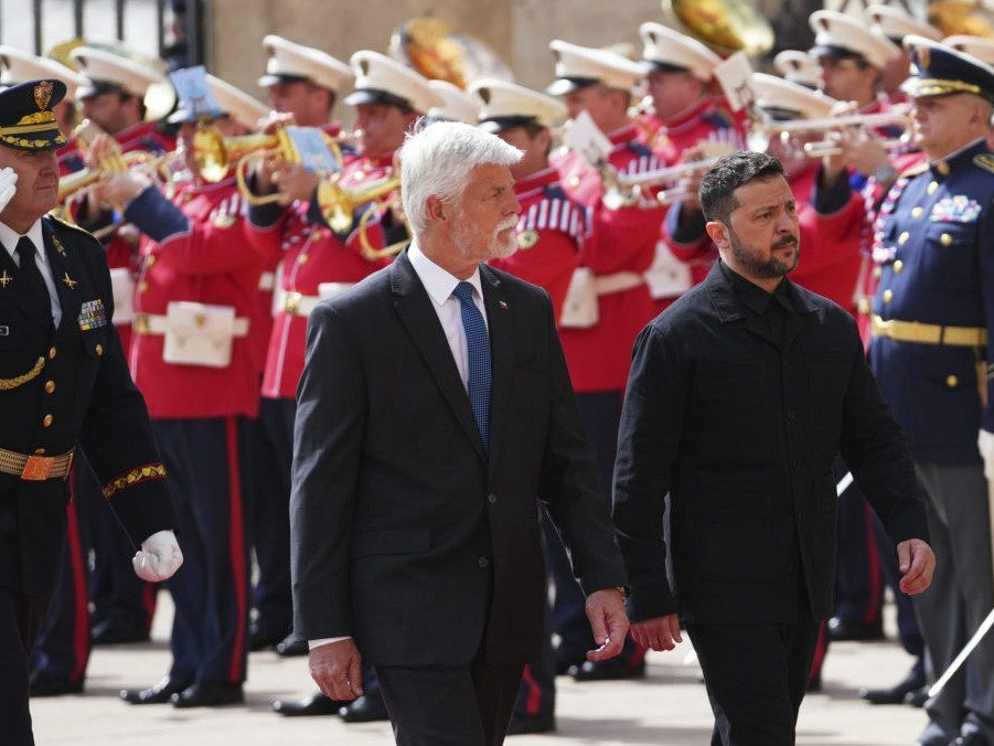 Ukrajina potrebuje viac sankcií proti Rusku, vyhlásil Zelenskyj po stretnutí s českým prezidentom v Prahe