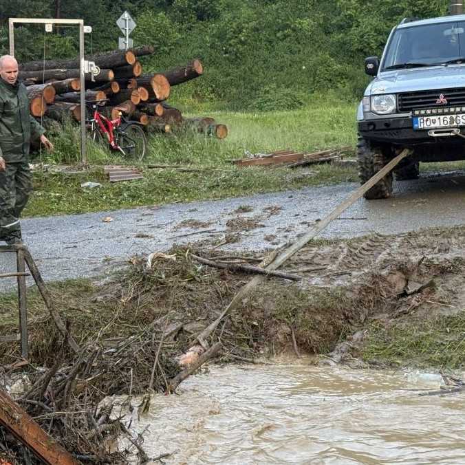 V Rokycanoch po búrke vyhlásili mimoriadnu situáciu. Niektoré domy sú neobývateľné