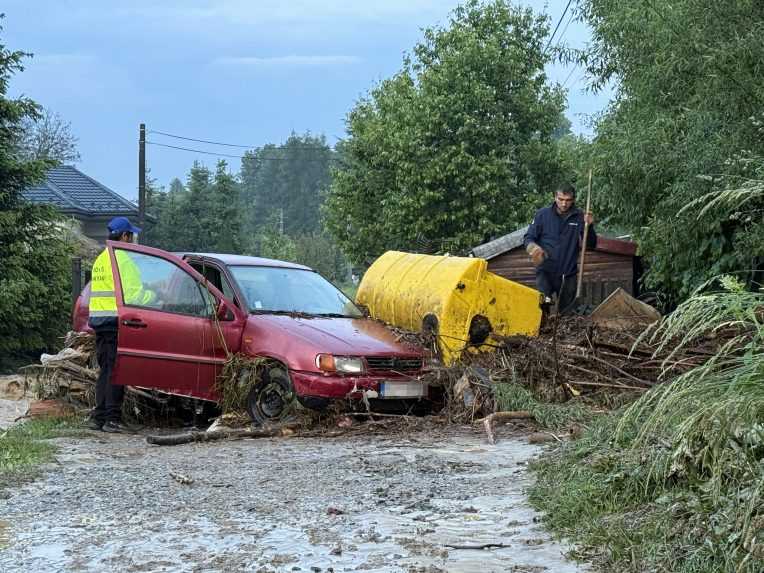 V Rokycanoch po búrke vyhlásili mimoriadnu situáciu. Niektoré domy sú neobývateľné