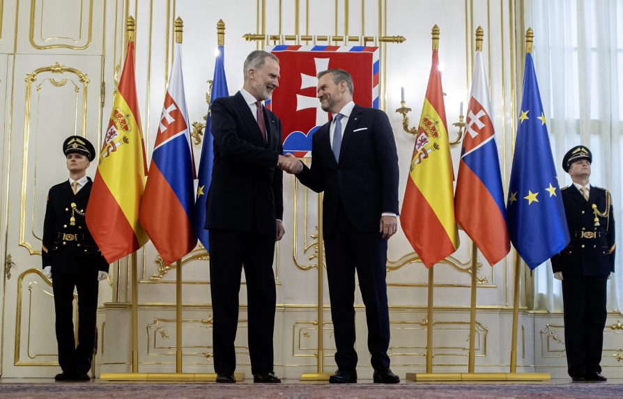 Prezident Pellegrini privítal španielskeho kráľa Filipa VI. Monarchu čaká prehliadka pôsobenia bojovej skupiny NATO