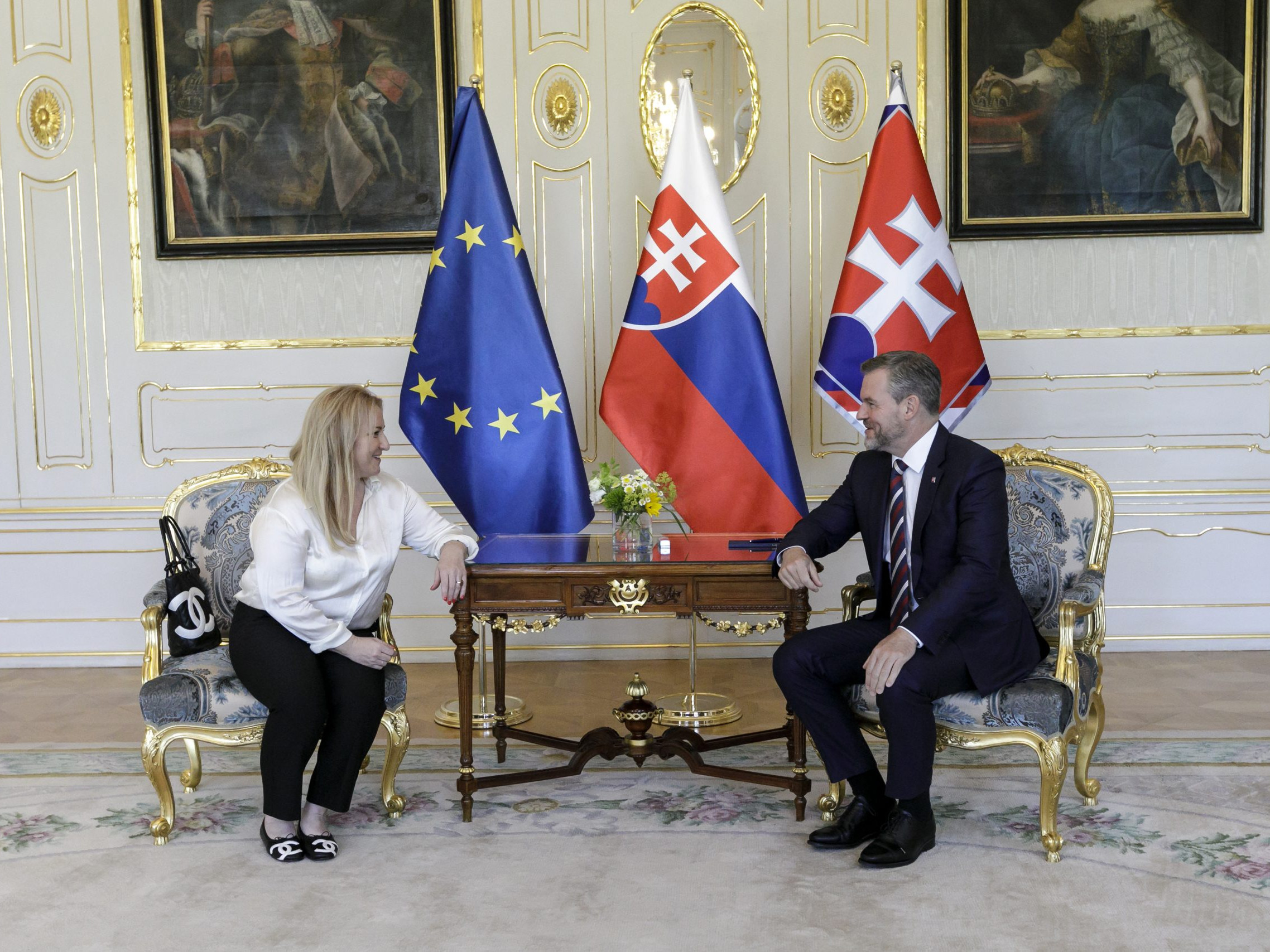 Na snímke generálna riaditeľka Slovenskej televízie a rozhlasu Martina Flašíková počas prijatia u prezidenta SR Petra Pellegriniho.