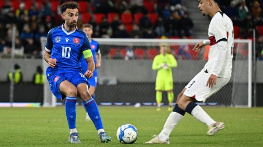 Vľavo slovenský futbalista Sebastián Nebyla.