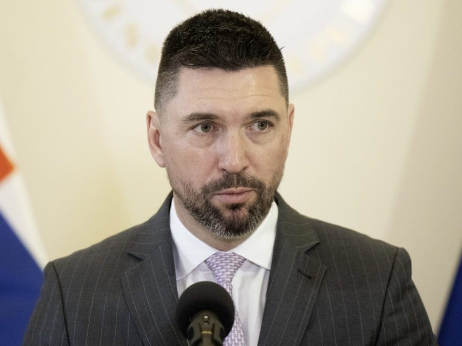 Na snímke minister Takáč.