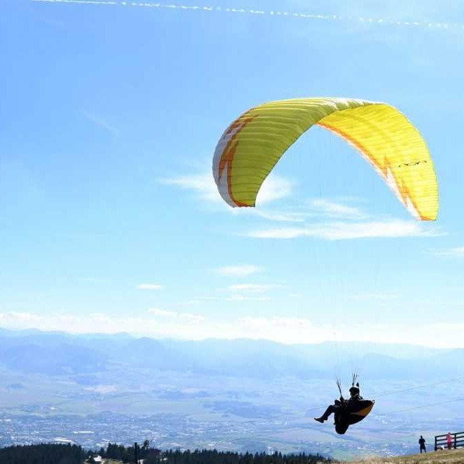 Vlani nesmeli lietať, teraz sa paraglajdisti môžu do Vysokých Tatier vrátiť. Musia však dodržiavať prísne podmienky