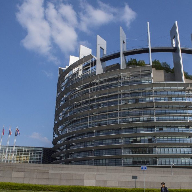 Európsky parlament chce sprísniť tresty za sexuálne zneužívanie detí a zrušiť premlčacie lehoty