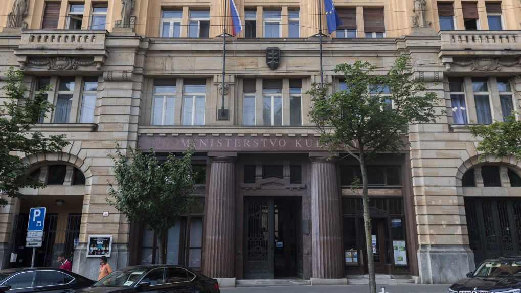 Viaceré kultúrne projekty sú v ohrození. Stále nevedia, či od rezortu dostanú dotácie, prípravu tak nemusia stihnúť