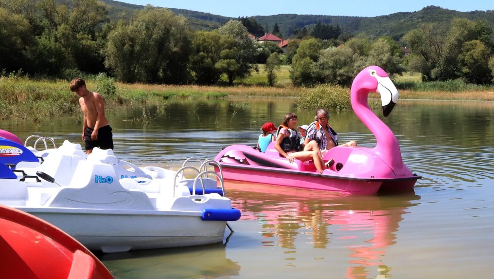 Detské oči sú citlivejšie: Opatrnosť je potrebná najmä pri vode, kde hrozí vodná slepota, upozorňuje odborníčka