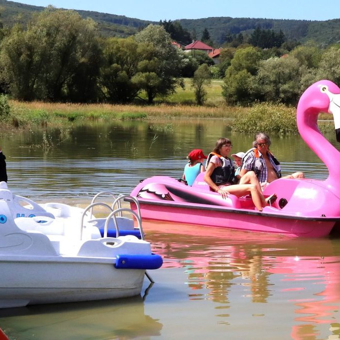 Detské oči sú citlivejšie: Opatrnosť je potrebná najmä pri vode, kde hrozí vodná slepota, upozorňuje odborníčka