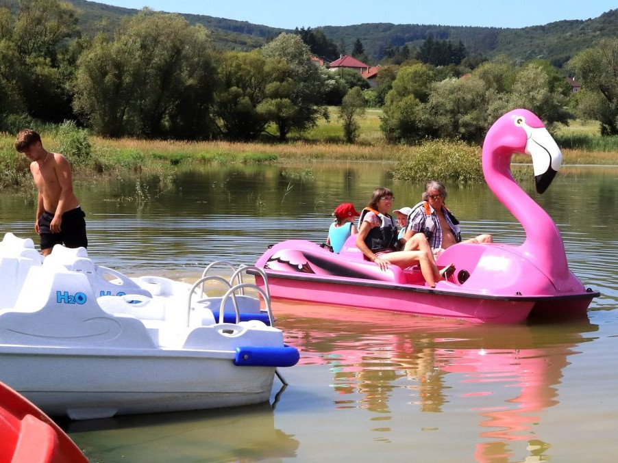 Detské oči sú citlivejšie: Opatrnosť je potrebná najmä pri vode, kde hrozí vodná slepota, upozorňuje odborníčka