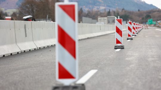 Na snímke stavebné práce na stavbe D1.
