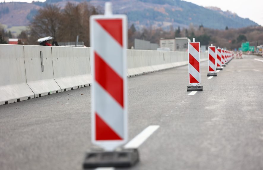 NDS pokračuje v opravách diaľnice pod Tatrami. Pri križovatke Mengusovce žiadajú diaľničiari vodičov o trpezlivosť
