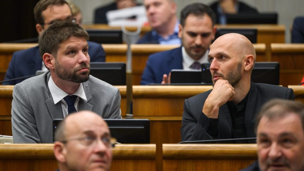 Opozičné PS iniciuje mimoriadny parlamentný výbor pre zablokovanie stoviek miliónov samosprávam