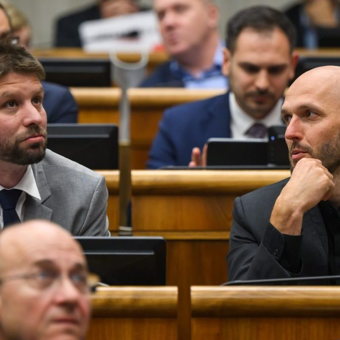 Opozičné PS iniciuje mimoriadny parlamentný výbor pre zablokovanie stoviek miliónov samosprávam
