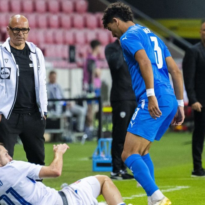 Problém slovenského futbalu spočíva podľa Calzonu v lige. Po zápase s Izraelom si servítku pred ústa nekládol expert Ďuriš