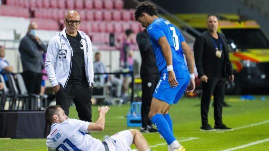 Problém slovenského futbalu spočíva podľa Calzonu v lige. Po zápase s Izraelom si servítku pred ústa nekládol expert Ďuriš