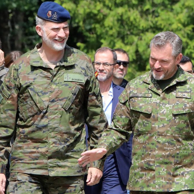 Prezident Pellegrini a kráľ Filip VI. si boli pozrieť schopnosti mnohonárodnej bojovej skupiny v Lešti