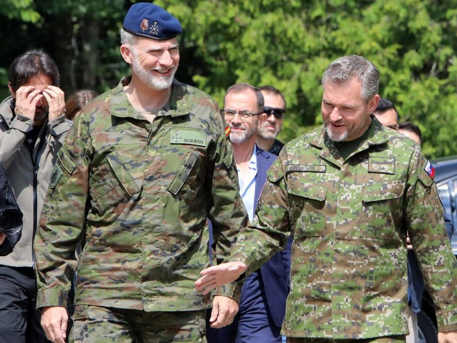 Španielsky kráľ Filip VI. a slovenský prezident Peter Pellegrini prichádzajú do centra výcviku Lešť.