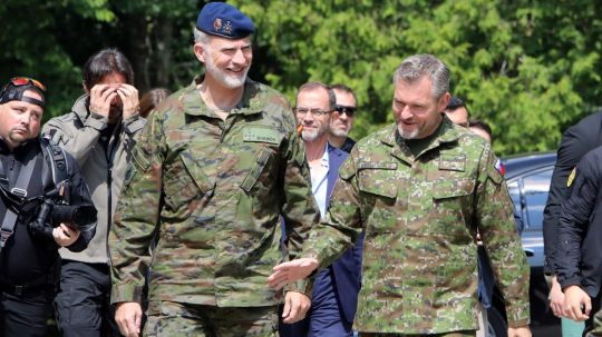 Španielsky kráľ Filip VI. a slovenský prezident Peter Pellegrini prichádzajú do centra výcviku Lešť.