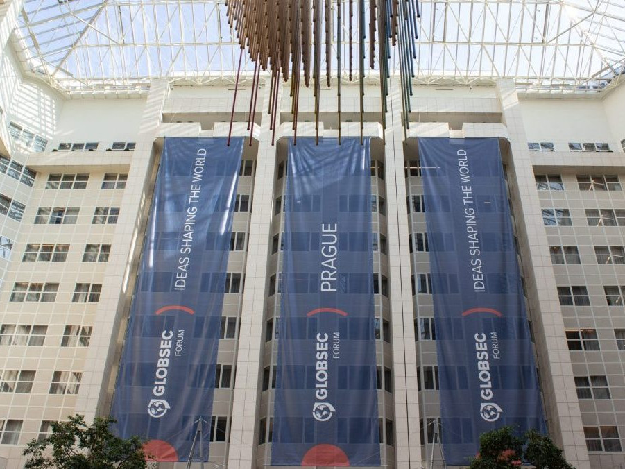 Na snímke hotel Hilton Praha, v ktorom sa koná 20. ročník medzinárodnej bezpečnostnej konferencie Globsec.