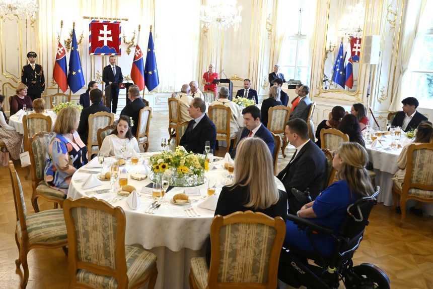 Na snímke hore prezident SR Peter Pellegrini pri prejave na slávnostnom obede pri príležitosti prvého výročia jeho inaugurácie.