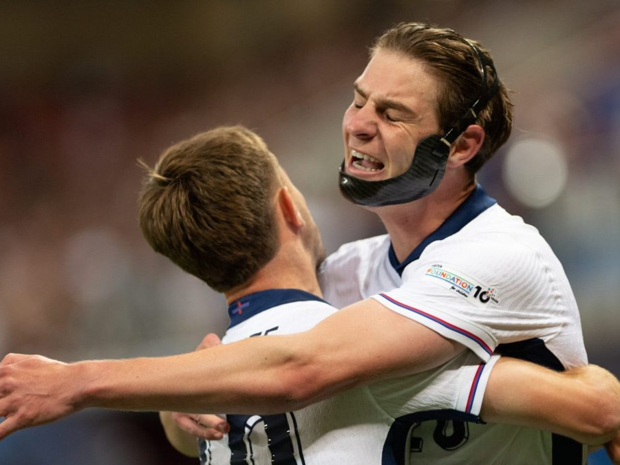 Hráči Anglicka sa tešia z gólu a postupu do semifinále.