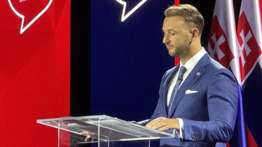 Matúš Šutaj-Eštok počas svojho prejavu na pracovnom sneme strany Hlas-SD.