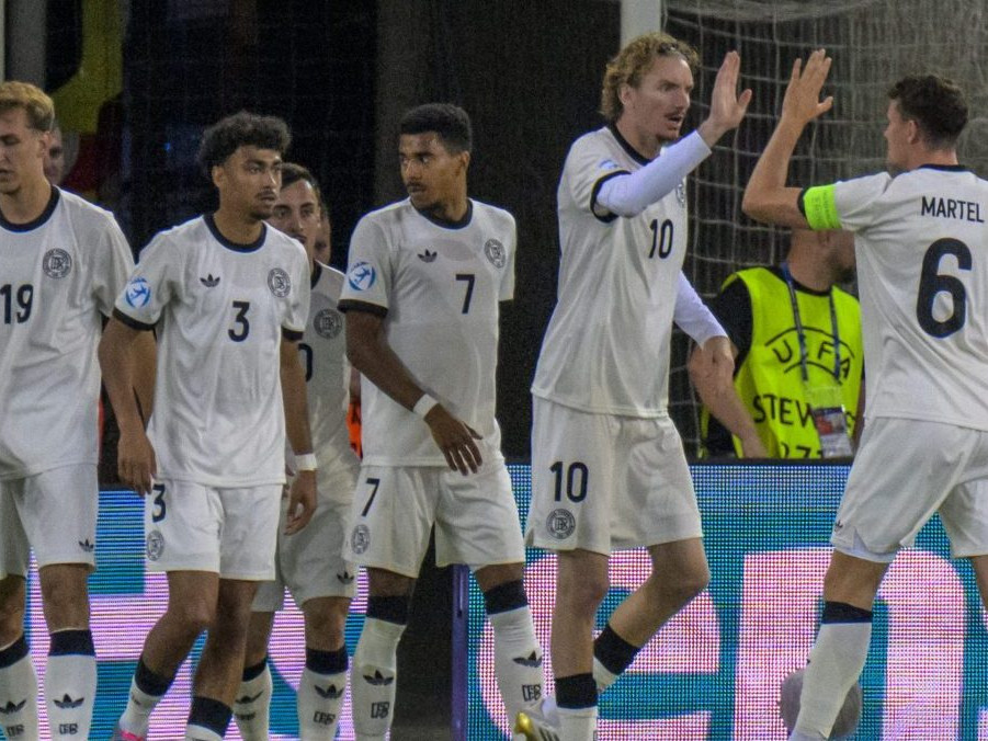 Radosť nemeckých futbalistov z gólu.